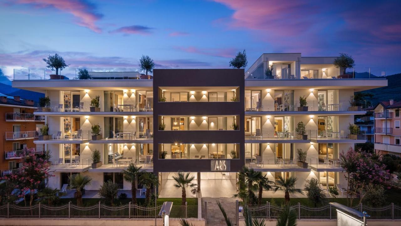 Aris Apartments & Sky Pool - Tonelli Hotels - Adult Friendly 加尔达湖滨 外观 照片