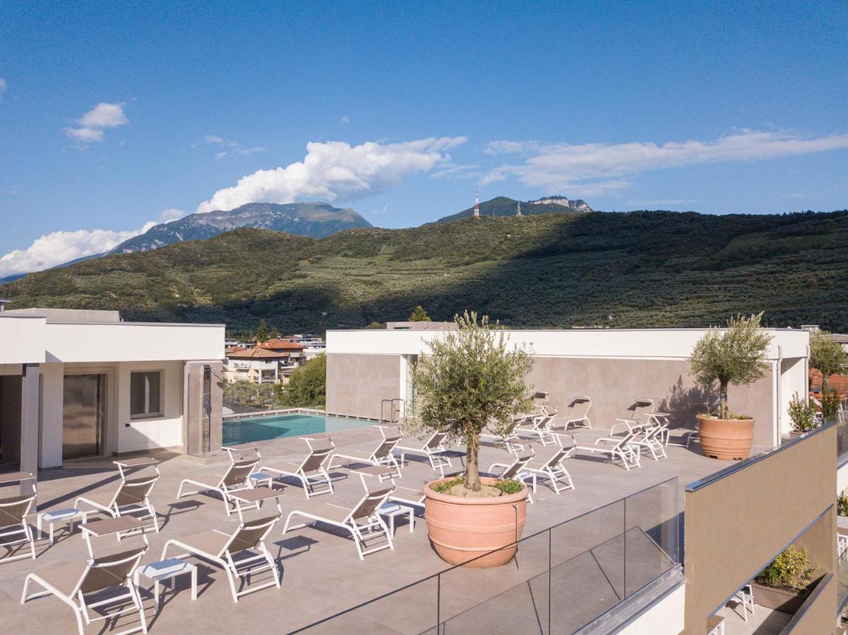 Aris Apartments & Sky Pool - Tonelli Hotels - Adult Friendly 加尔达湖滨 外观 照片