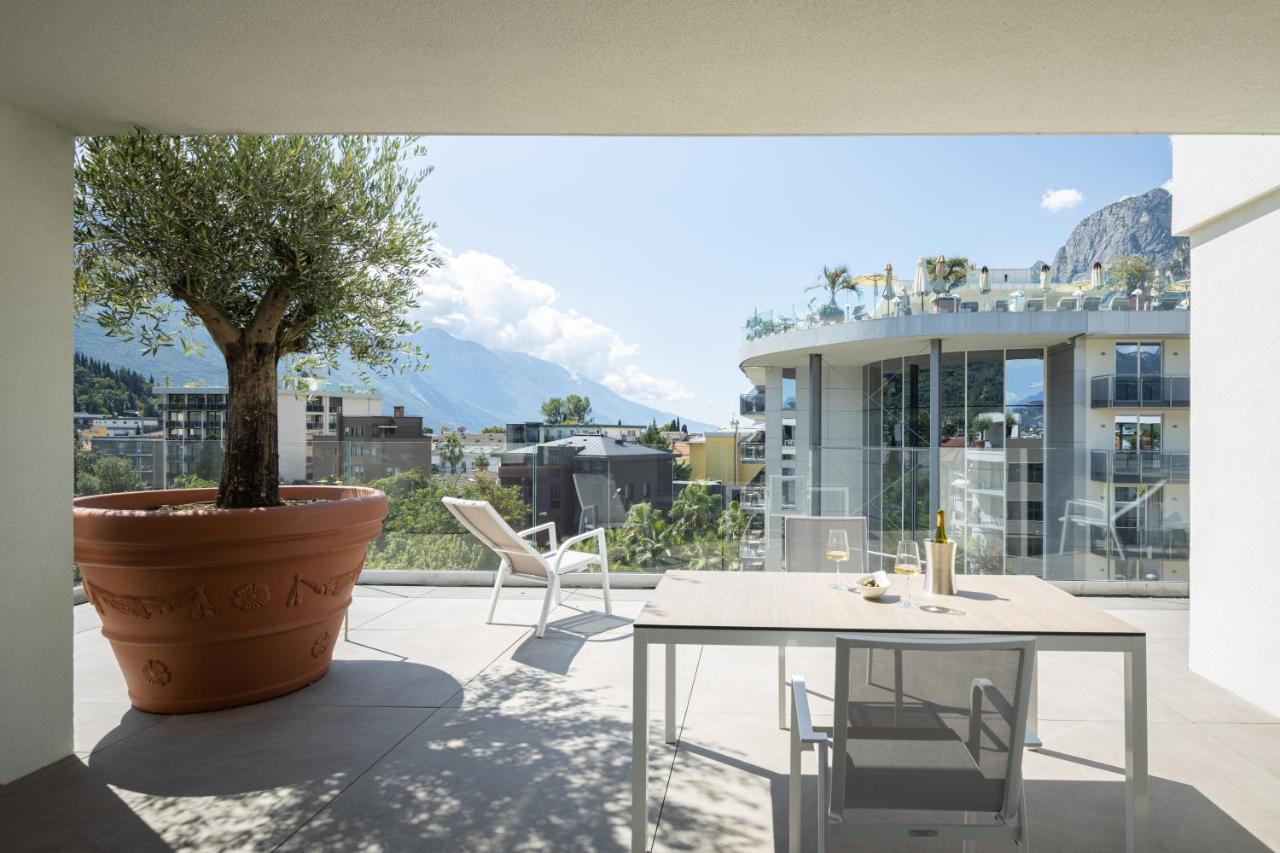 Aris Apartments & Sky Pool - Tonelli Hotels - Adult Friendly 加尔达湖滨 外观 照片
