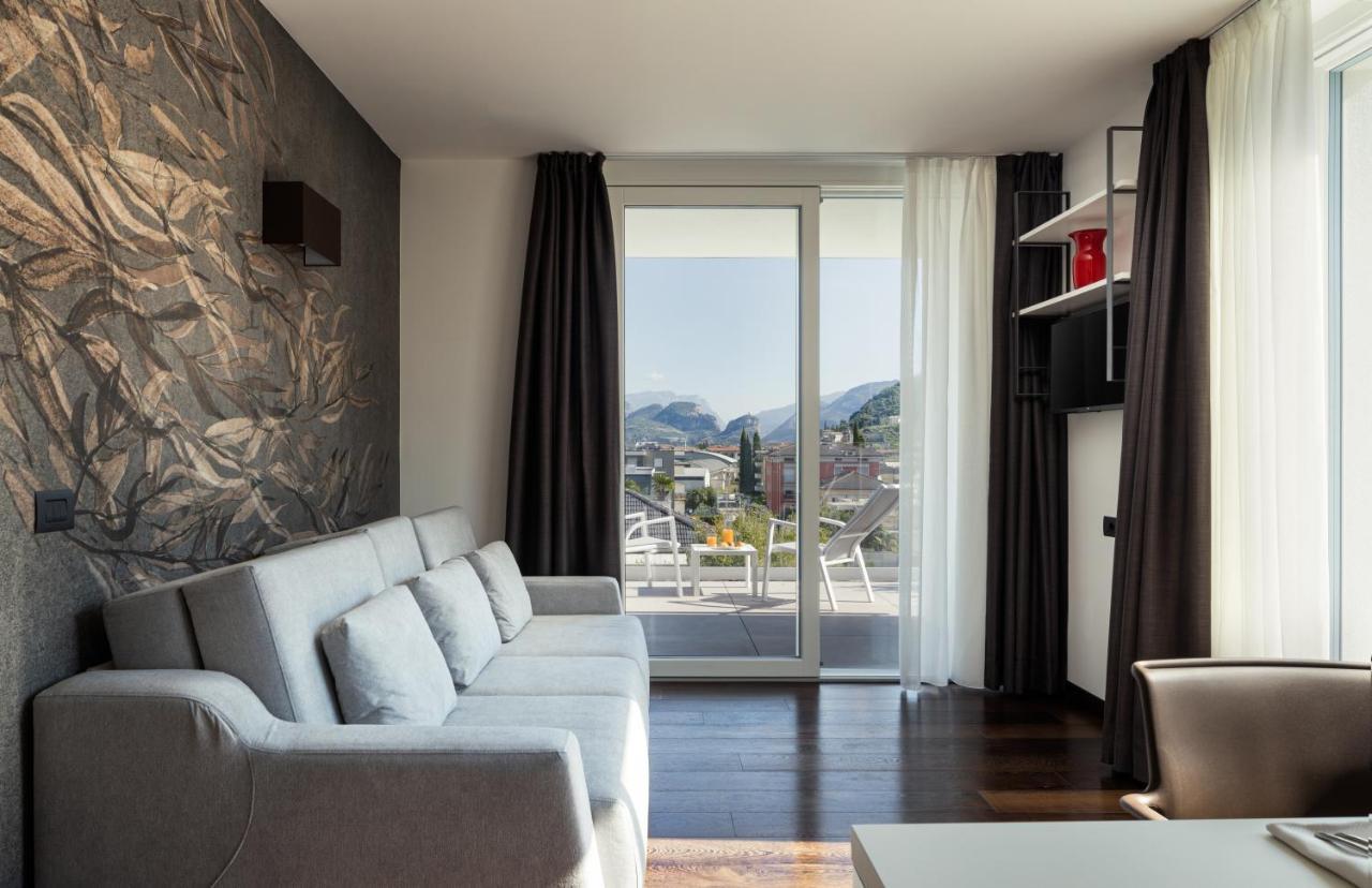 Aris Apartments & Sky Pool - Tonelli Hotels - Adult Friendly 加尔达湖滨 外观 照片