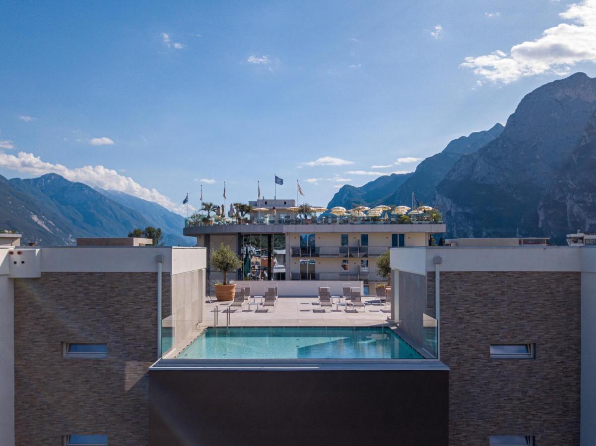Aris Apartments & Sky Pool - Tonelli Hotels - Adult Friendly 加尔达湖滨 外观 照片