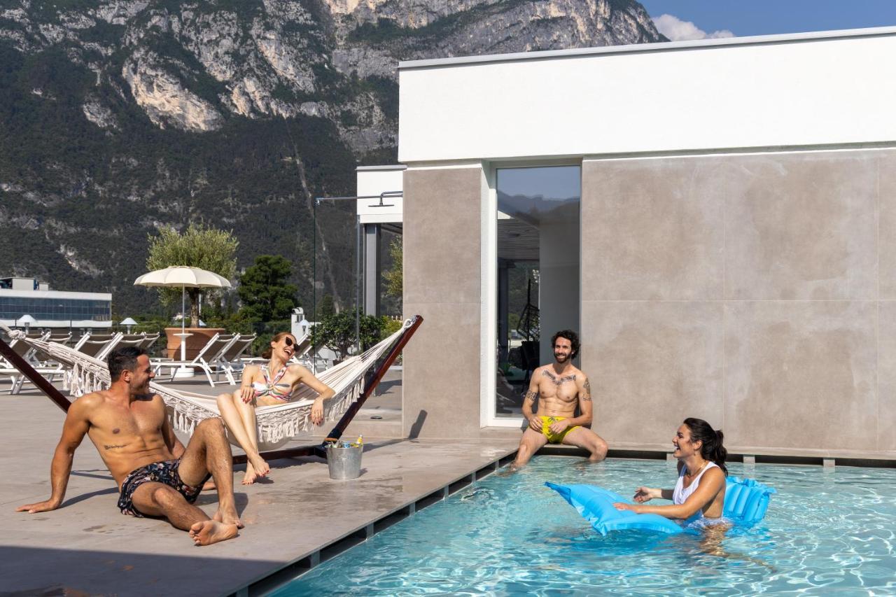 Aris Apartments & Sky Pool - Tonelli Hotels - Adult Friendly 加尔达湖滨 外观 照片
