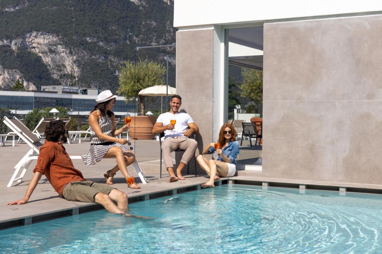 Aris Apartments & Sky Pool - Tonelli Hotels - Adult Friendly 加尔达湖滨 外观 照片