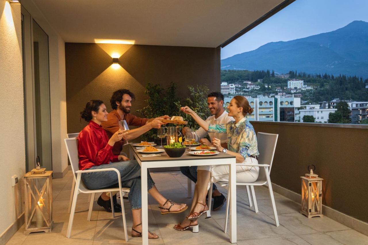 Aris Apartments & Sky Pool - Tonelli Hotels - Adult Friendly 加尔达湖滨 外观 照片