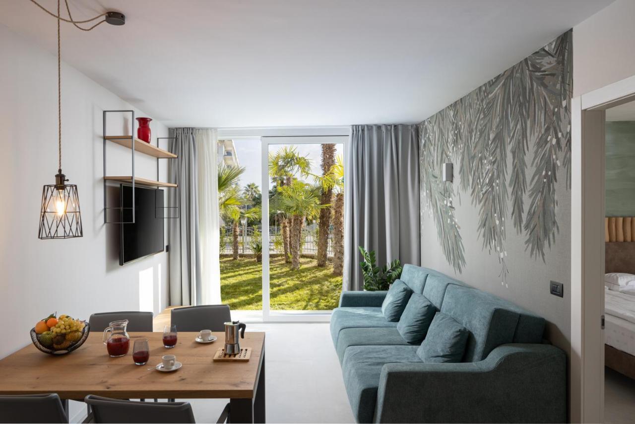 Aris Apartments & Sky Pool - Tonelli Hotels - Adult Friendly 加尔达湖滨 客房 照片