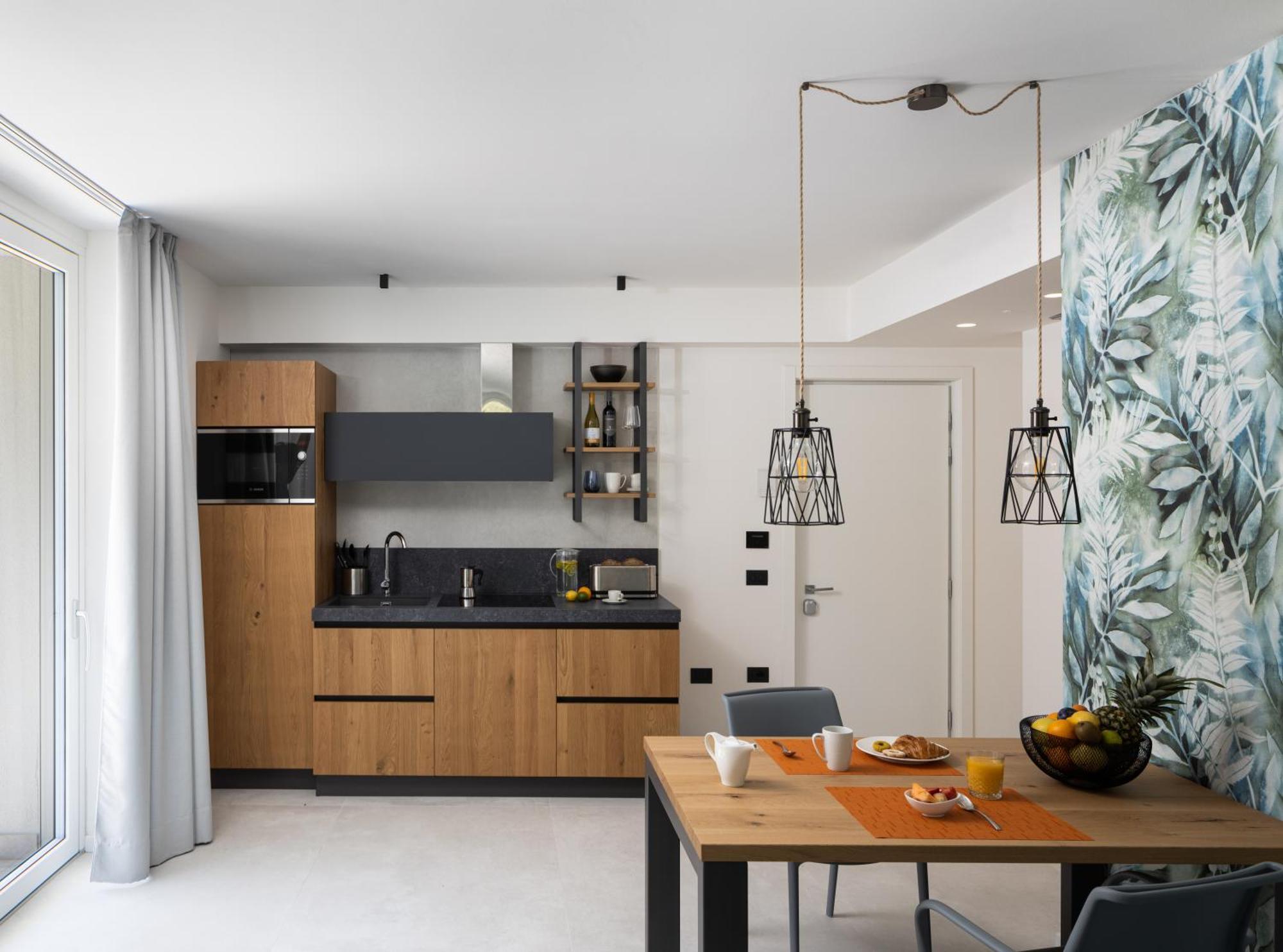Aris Apartments & Sky Pool - Tonelli Hotels - Adult Friendly 加尔达湖滨 客房 照片