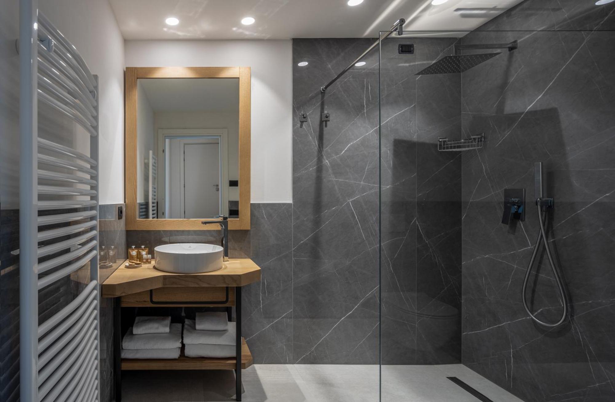 Aris Apartments & Sky Pool - Tonelli Hotels - Adult Friendly 加尔达湖滨 客房 照片