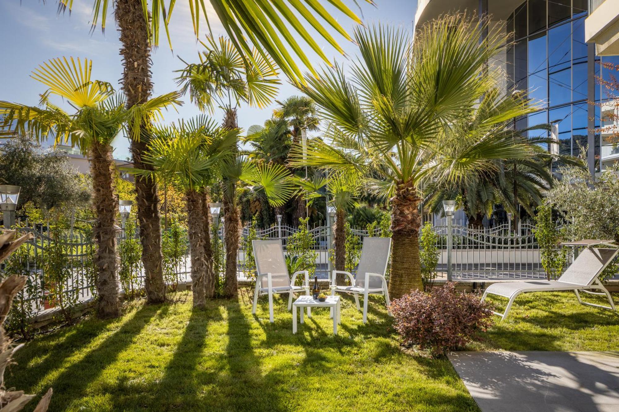 Aris Apartments & Sky Pool - Tonelli Hotels - Adult Friendly 加尔达湖滨 客房 照片